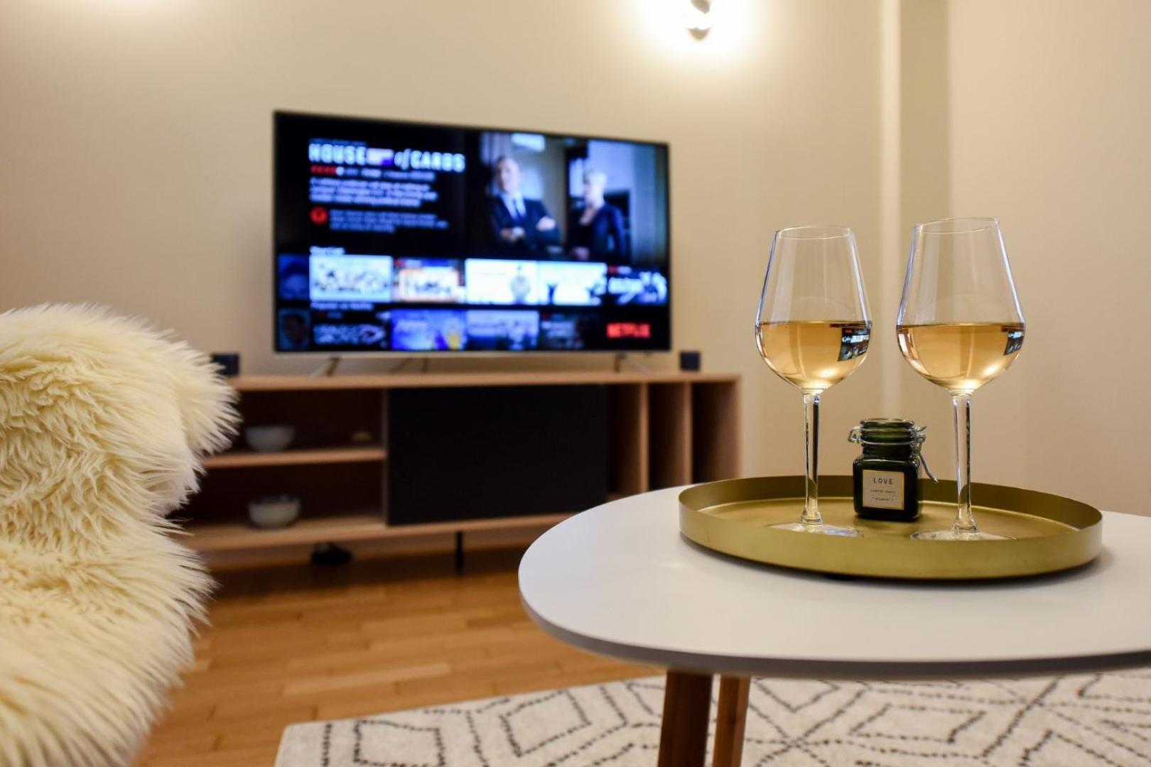 City Living At Its Best - Spacious 2 Bedroom Apartment On Calea Victoriei Bucarest Exterior foto